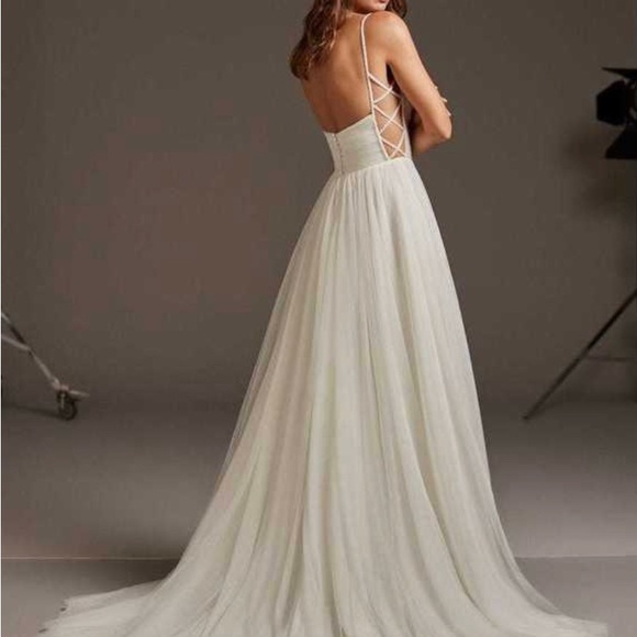 Pronovias Volans Wedding Dress - Picture 3 of 5